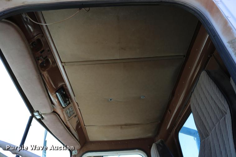 image for item DD0020 1978 International F5070 tow truck