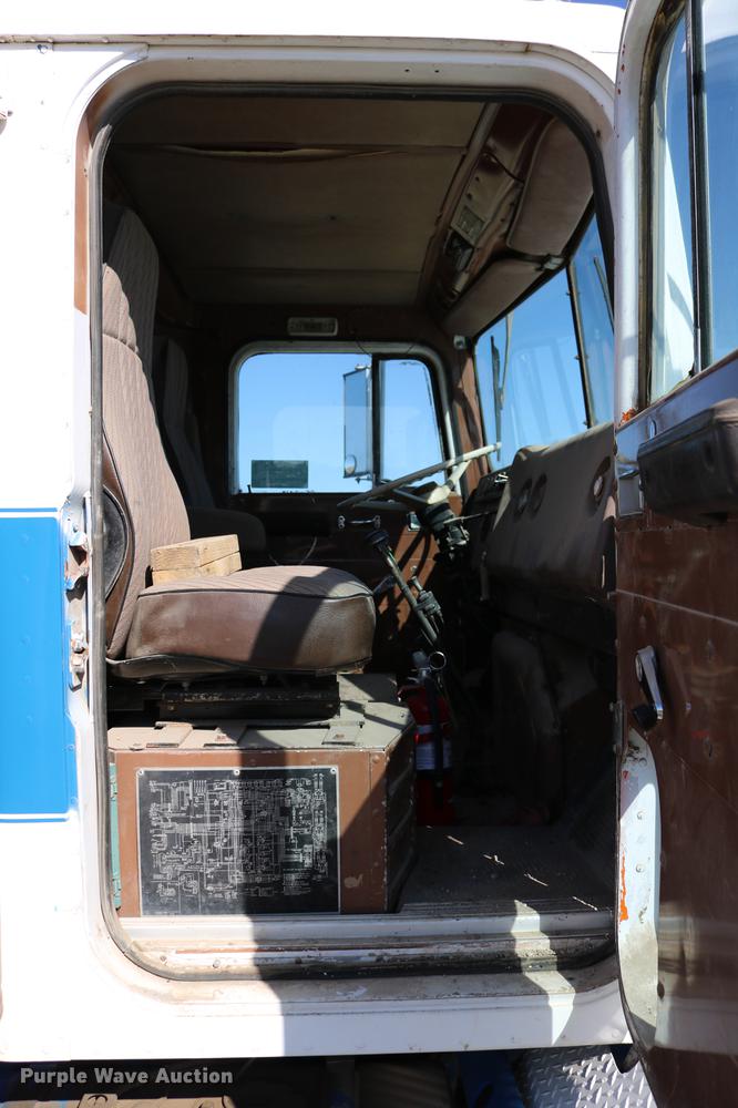 image for item DD0020 1978 International F5070 tow truck