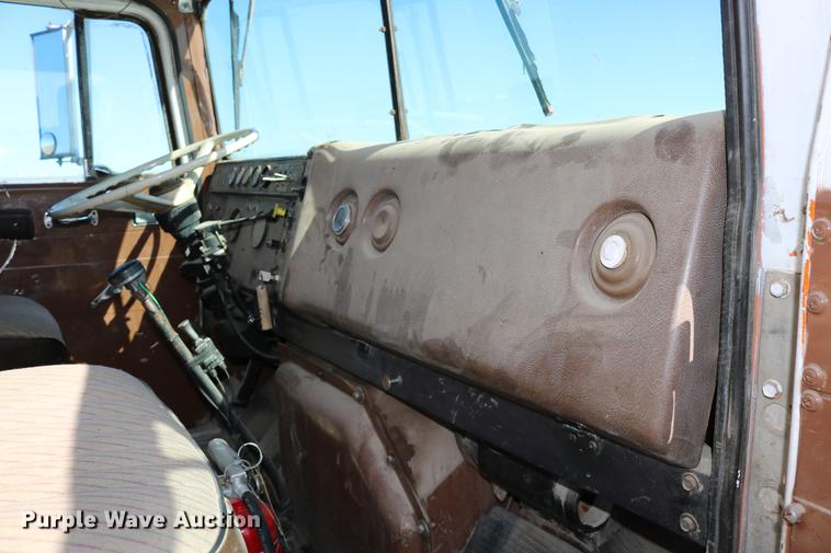 image for item DD0020 1978 International F5070 tow truck