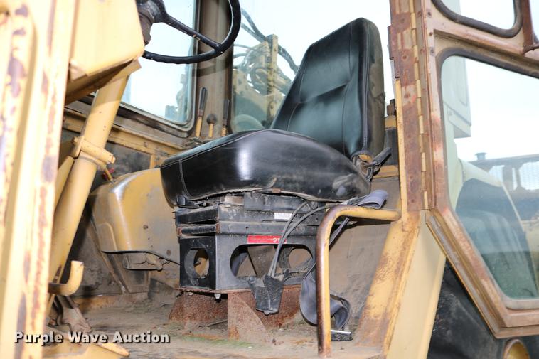 image for item DD0042 1983 Caterpillar 627B conventional scraper