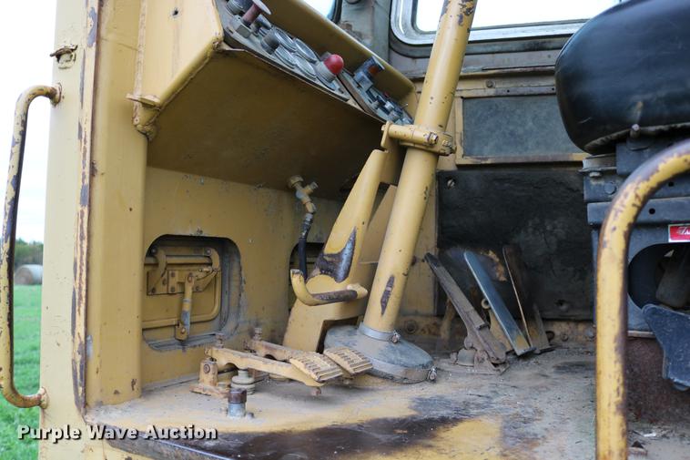 image for item DD0042 1983 Caterpillar 627B conventional scraper
