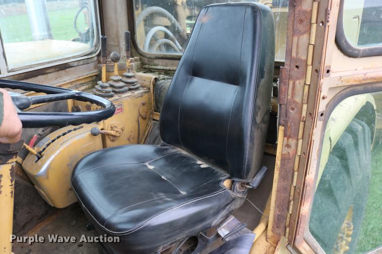 image for item DD0042 1983 Caterpillar 627B conventional scraper