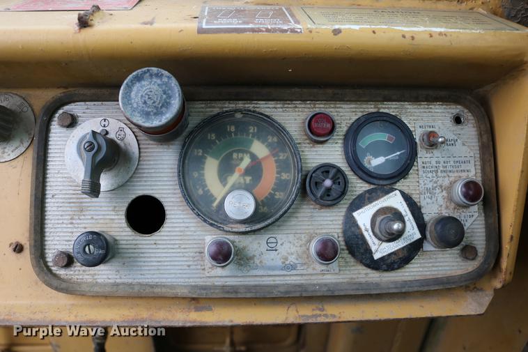 image for item DD0042 1983 Caterpillar 627B conventional scraper