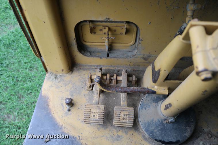 image for item DD0042 1983 Caterpillar 627B conventional scraper
