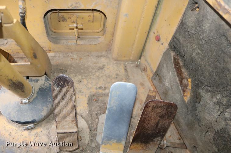 image for item DD0042 1983 Caterpillar 627B conventional scraper