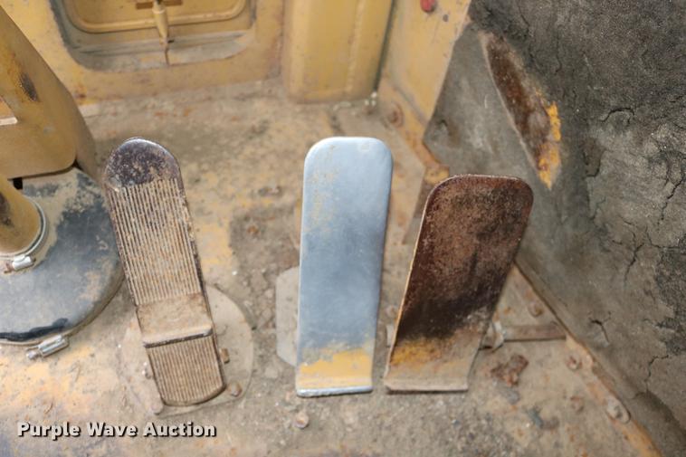 image for item DD0042 1983 Caterpillar 627B conventional scraper