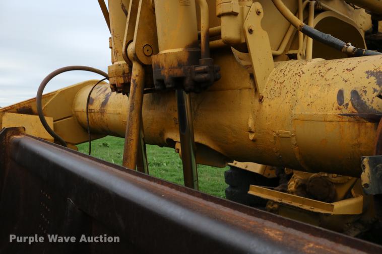 image for item DD0042 1983 Caterpillar 627B conventional scraper