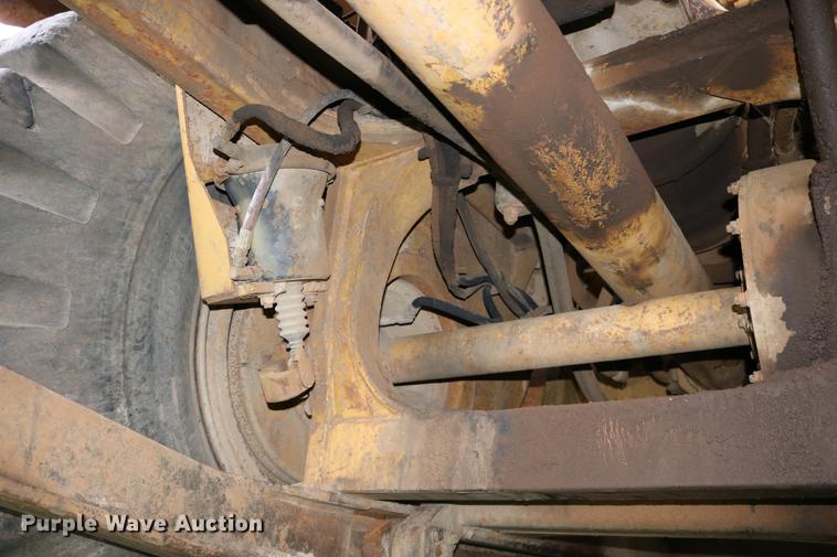 image for item DD0042 1983 Caterpillar 627B conventional scraper