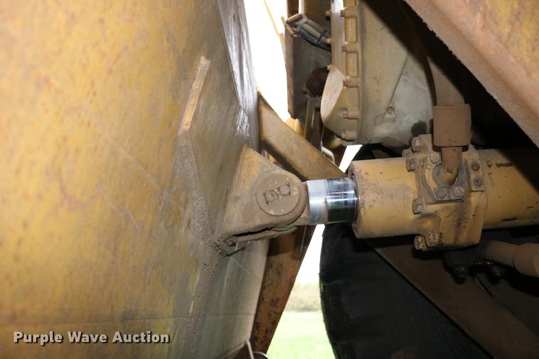 image for item DD0042 1983 Caterpillar 627B conventional scraper