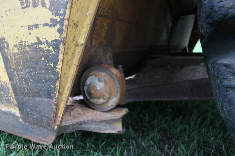 image for item DD0042 1983 Caterpillar 627B conventional scraper