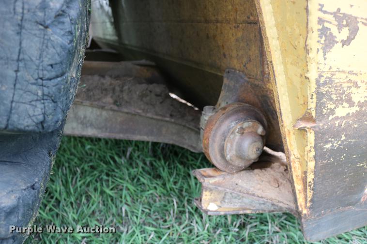 image for item DD0042 1983 Caterpillar 627B conventional scraper