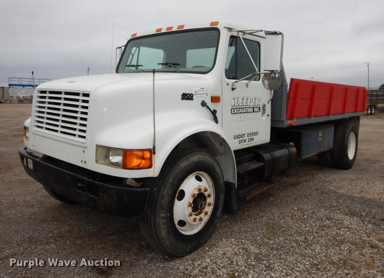 image for item DD0790 1996 International 4900 flatbed truck