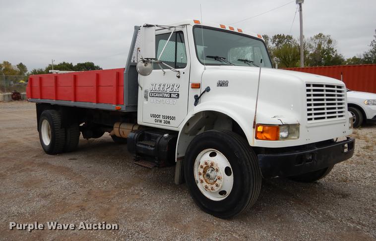 image for item DD0790 1996 International 4900 flatbed truck