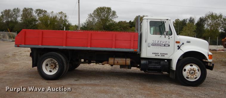 image for item DD0790 1996 International 4900 flatbed truck
