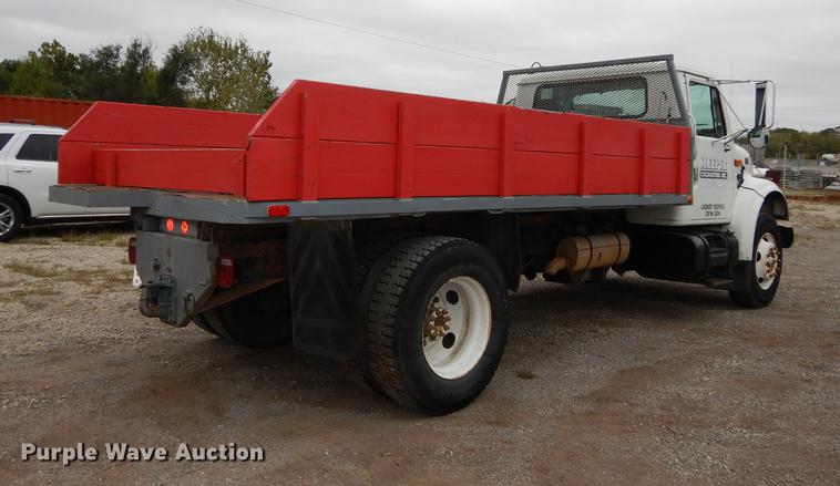 image for item DD0790 1996 International 4900 flatbed truck