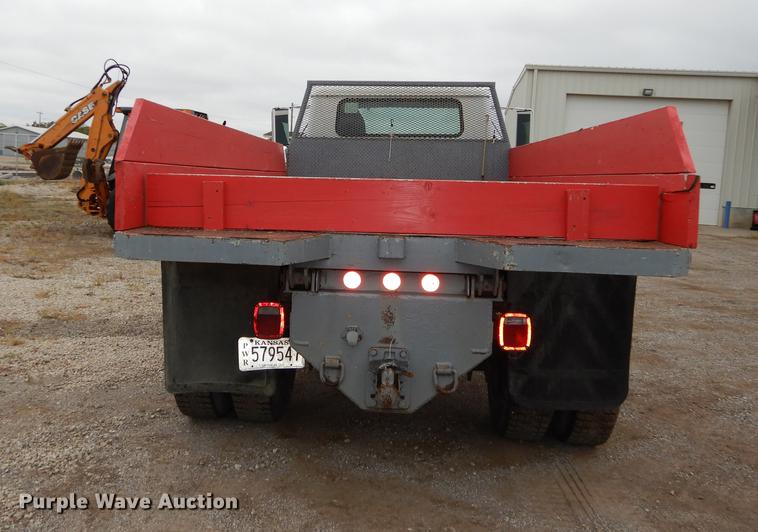 image for item DD0790 1996 International 4900 flatbed truck