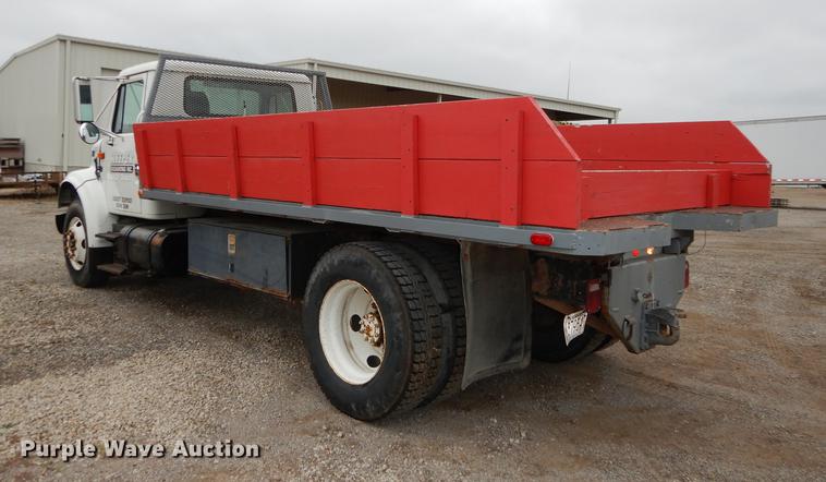 image for item DD0790 1996 International 4900 flatbed truck