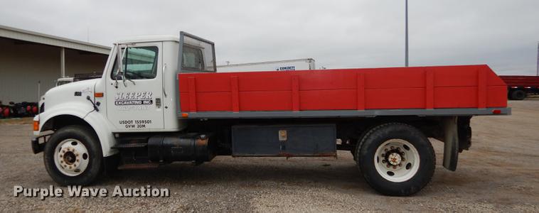 image for item DD0790 1996 International 4900 flatbed truck