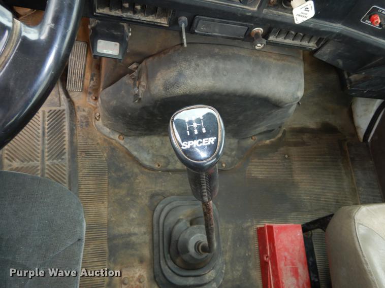 image for item DD0790 1996 International 4900 flatbed truck