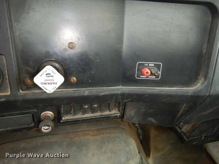 image for item DD0790 1996 International 4900 flatbed truck