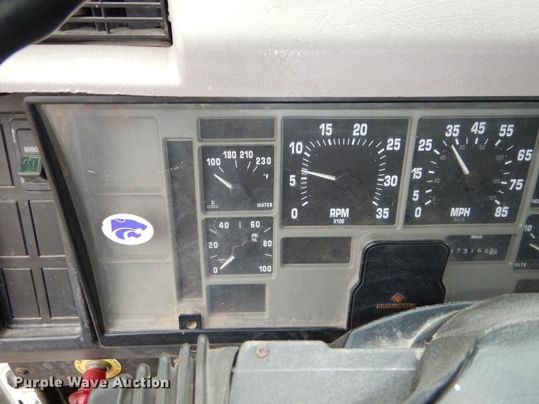 image for item DD0790 1996 International 4900 flatbed truck