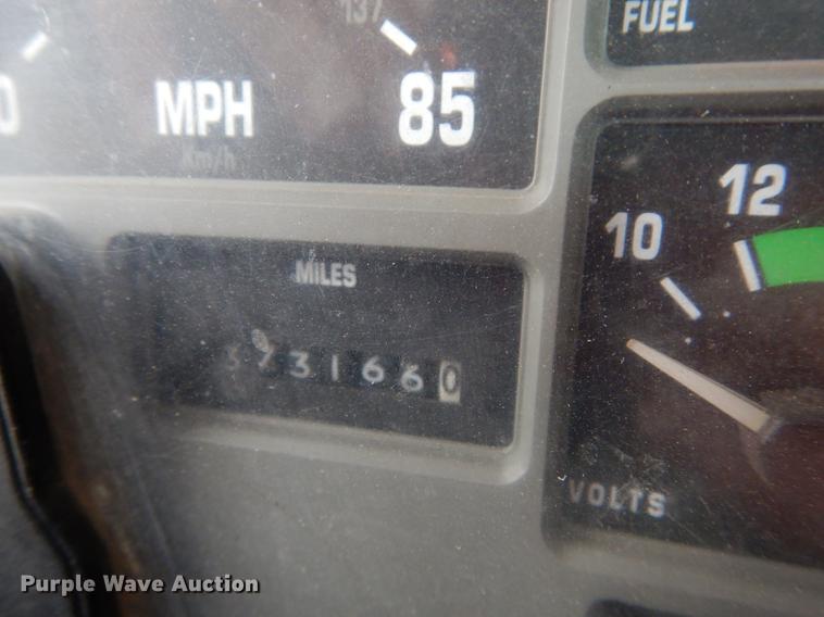 image for item DD0790 1996 International 4900 flatbed truck