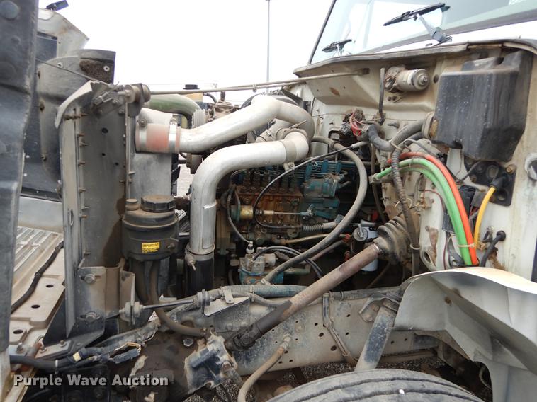 image for item DD0790 1996 International 4900 flatbed truck