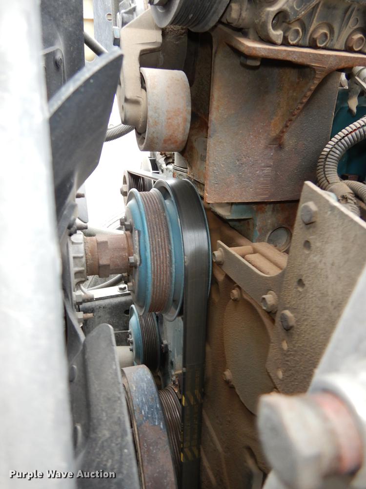 image for item DD0790 1996 International 4900 flatbed truck