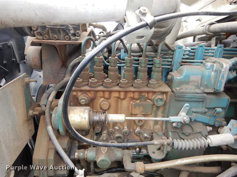 image for item DD0790 1996 International 4900 flatbed truck