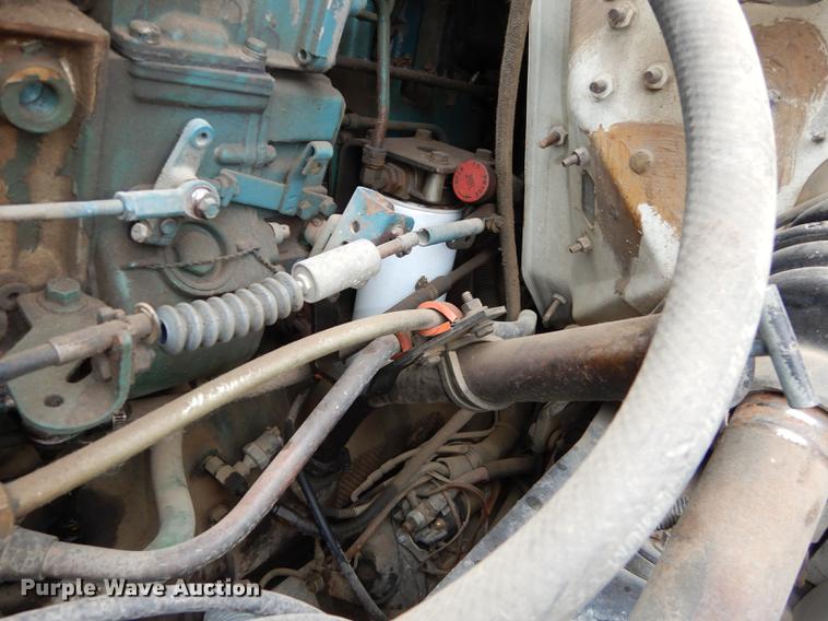 image for item DD0790 1996 International 4900 flatbed truck