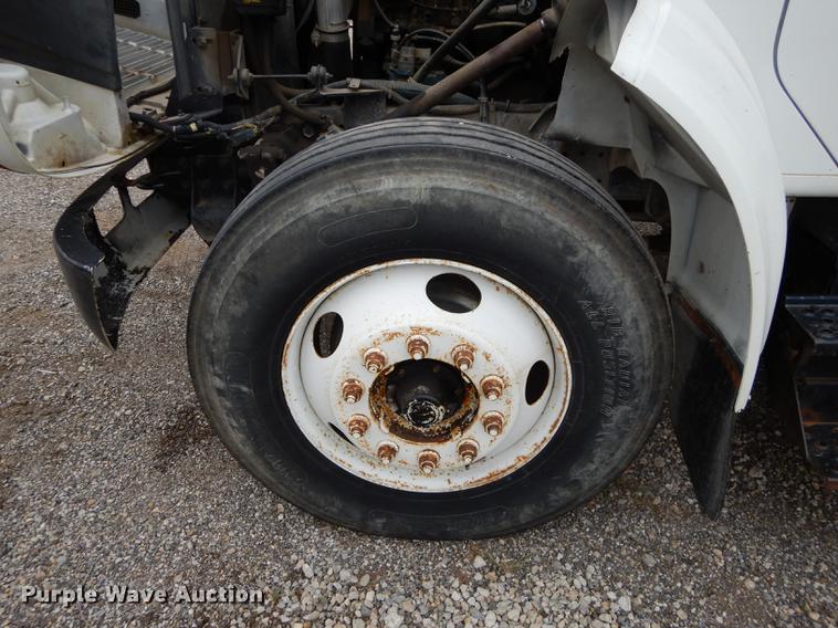 image for item DD0790 1996 International 4900 flatbed truck