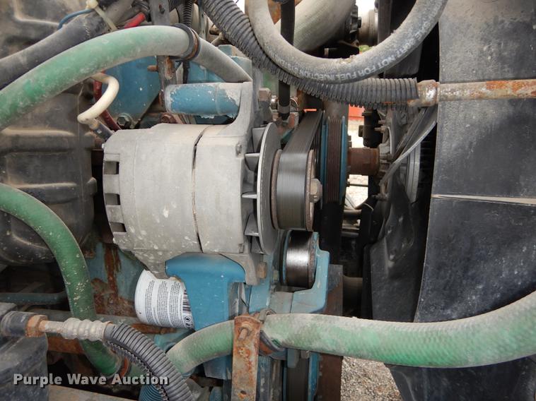 image for item DD0790 1996 International 4900 flatbed truck