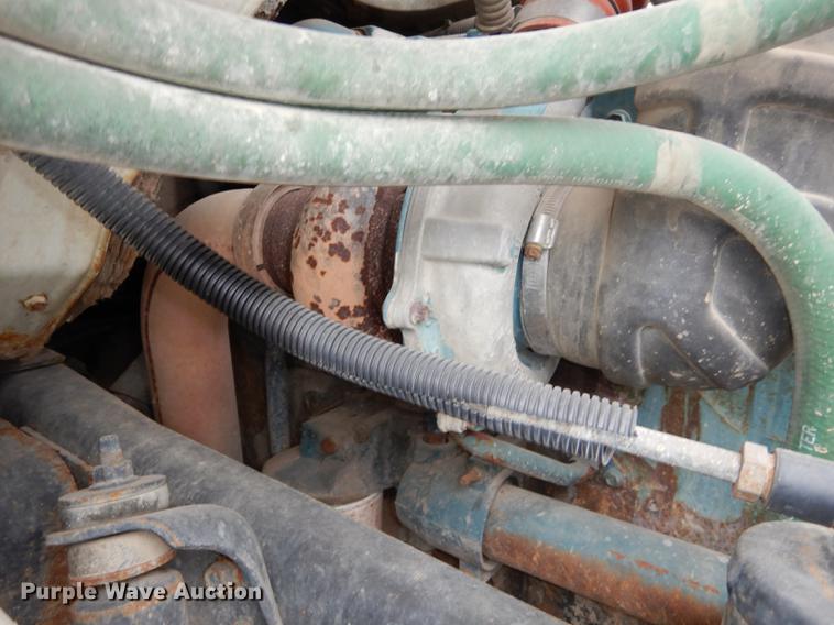 image for item DD0790 1996 International 4900 flatbed truck