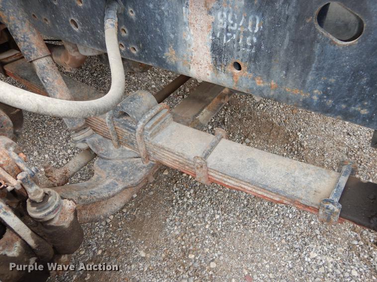 image for item DD0790 1996 International 4900 flatbed truck