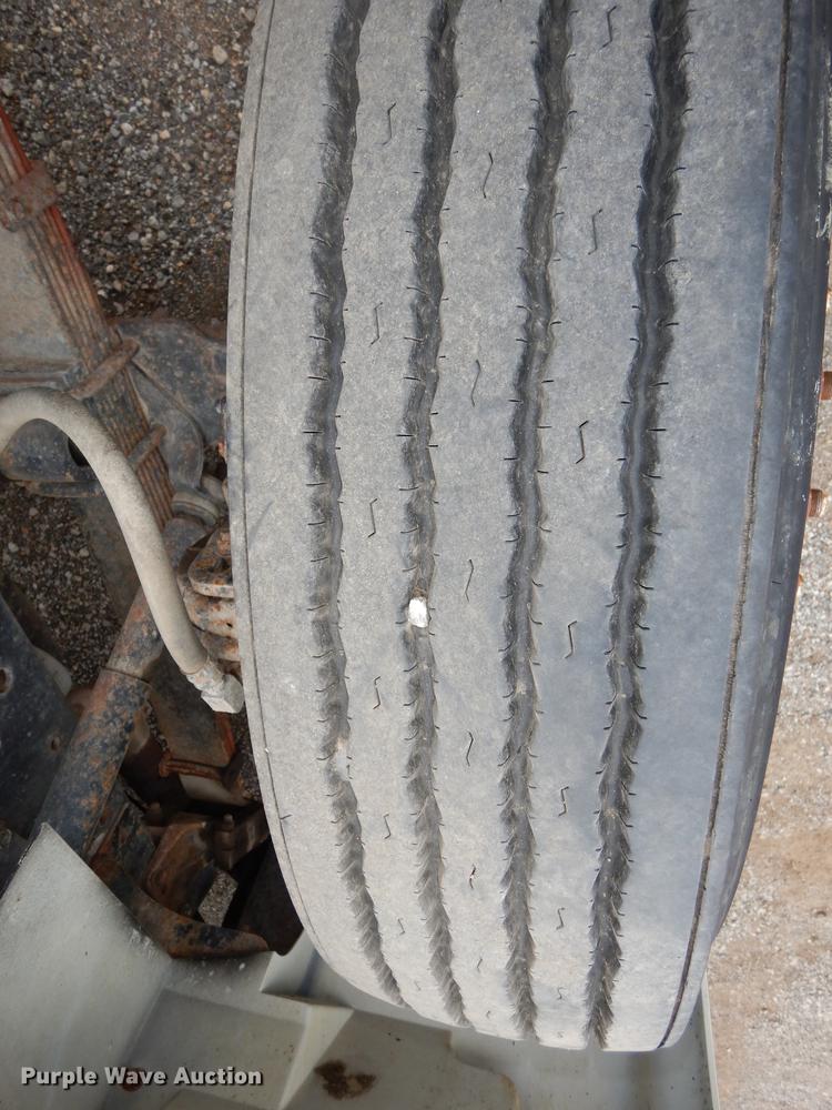 image for item DD0790 1996 International 4900 flatbed truck