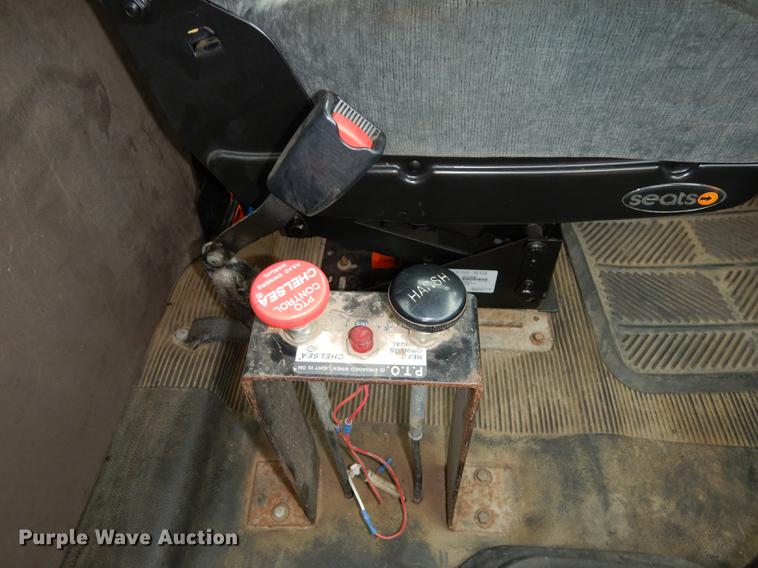 image for item DD0790 1996 International 4900 flatbed truck