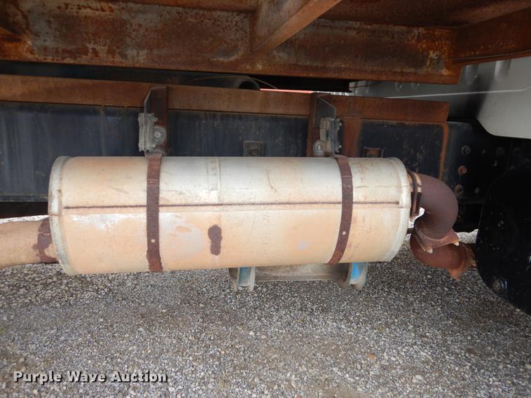 image for item DD0790 1996 International 4900 flatbed truck