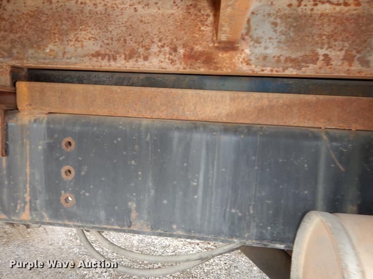 image for item DD0790 1996 International 4900 flatbed truck