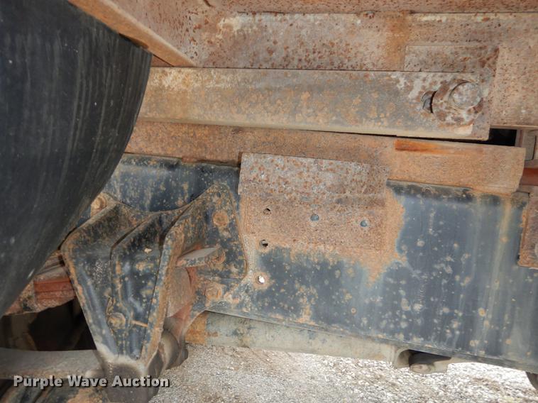 image for item DD0790 1996 International 4900 flatbed truck