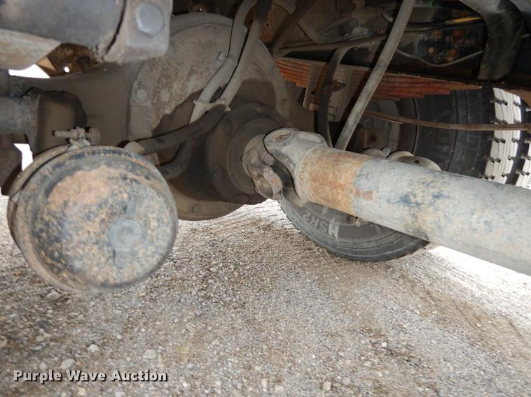 image for item DD0790 1996 International 4900 flatbed truck