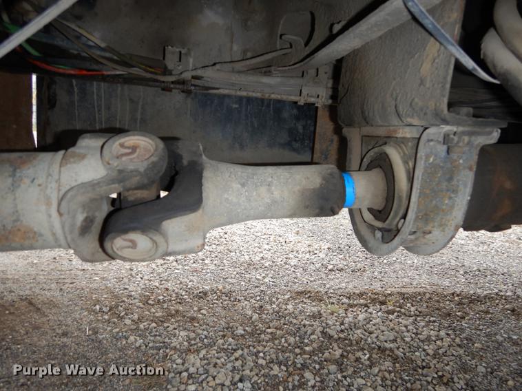 image for item DD0790 1996 International 4900 flatbed truck