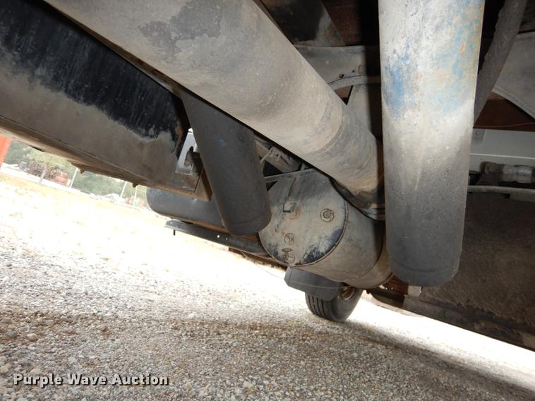 image for item DD0790 1996 International 4900 flatbed truck