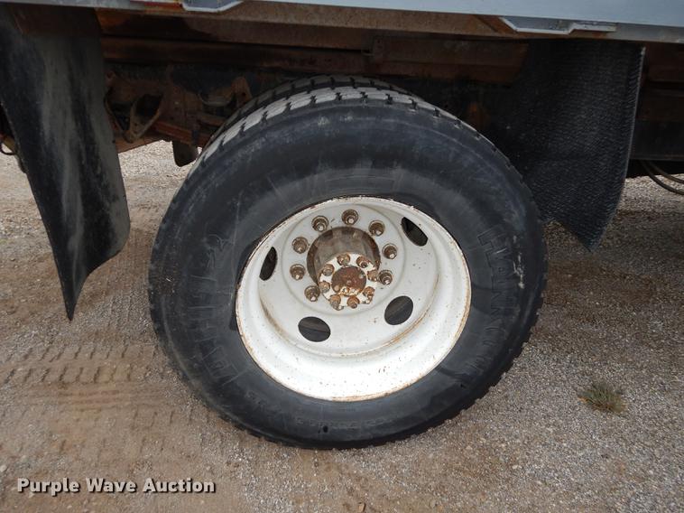 image for item DD0790 1996 International 4900 flatbed truck