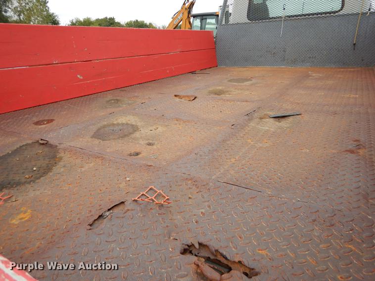 image for item DD0790 1996 International 4900 flatbed truck