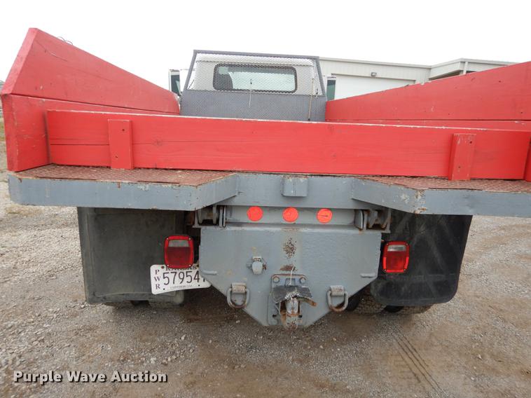 image for item DD0790 1996 International 4900 flatbed truck