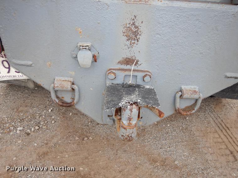 image for item DD0790 1996 International 4900 flatbed truck