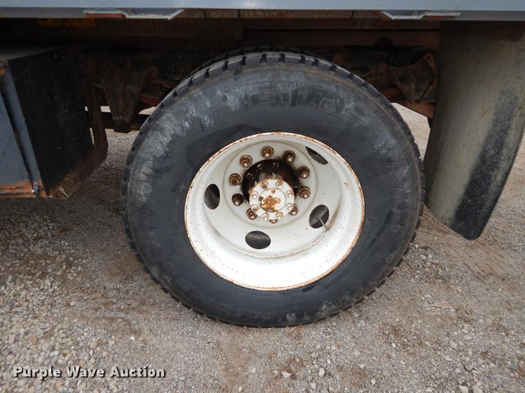 image for item DD0790 1996 International 4900 flatbed truck