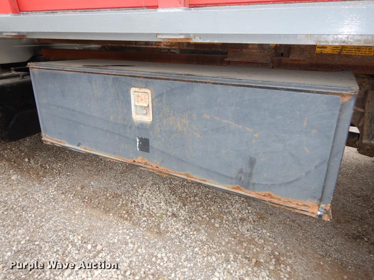 image for item DD0790 1996 International 4900 flatbed truck