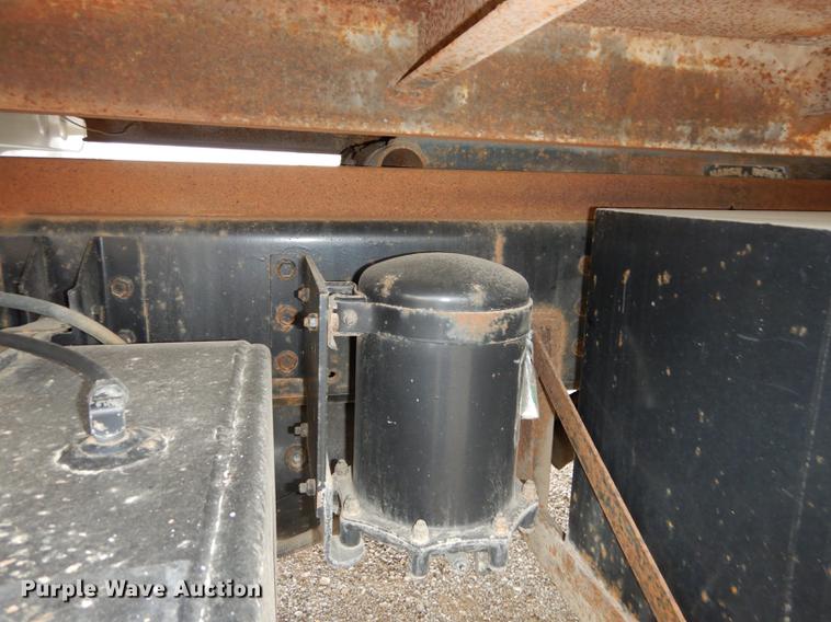 image for item DD0790 1996 International 4900 flatbed truck