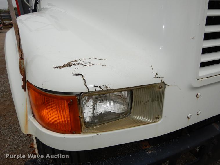 image for item DD0790 1996 International 4900 flatbed truck